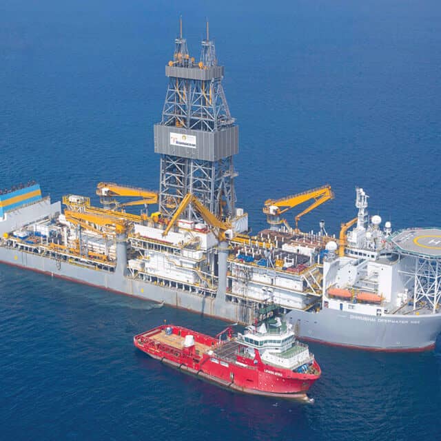 Offshore drilling vessel operating at sea